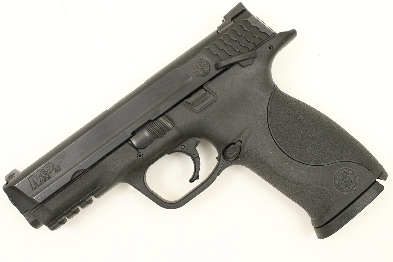 Smith & Wesson M&P40 40 S&W Full-Size Police Trade-ins (Good Condition)