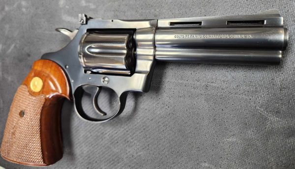 COLT DIAMONDBACK (1976) Handguns Revolver